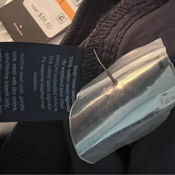 š Tommy HilfigerāWomenās Navy Rolled Cuff High Waisted Shorts sizeāS - Picture 7 of 8